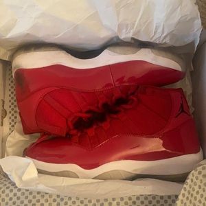 Retro 11 red/black/white